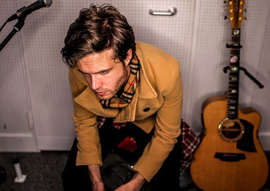 Gregory James - Singer Guitarist