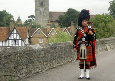Ian Brown - Bagpiper