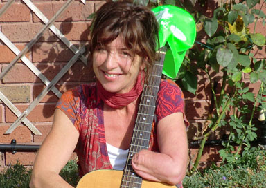 Trudy Bridge - Singer / Guitarist 