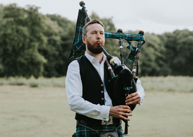 The London Bagpiper - Bagpiper