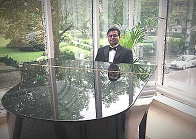The London Bollywood Piano Player - act/1953