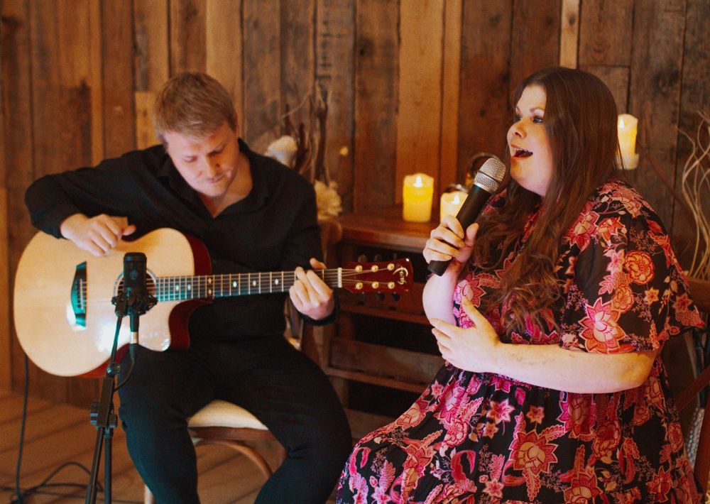 The Midlands Acoustic Duo - Acoustic duo with female vocals and acoustic guitar