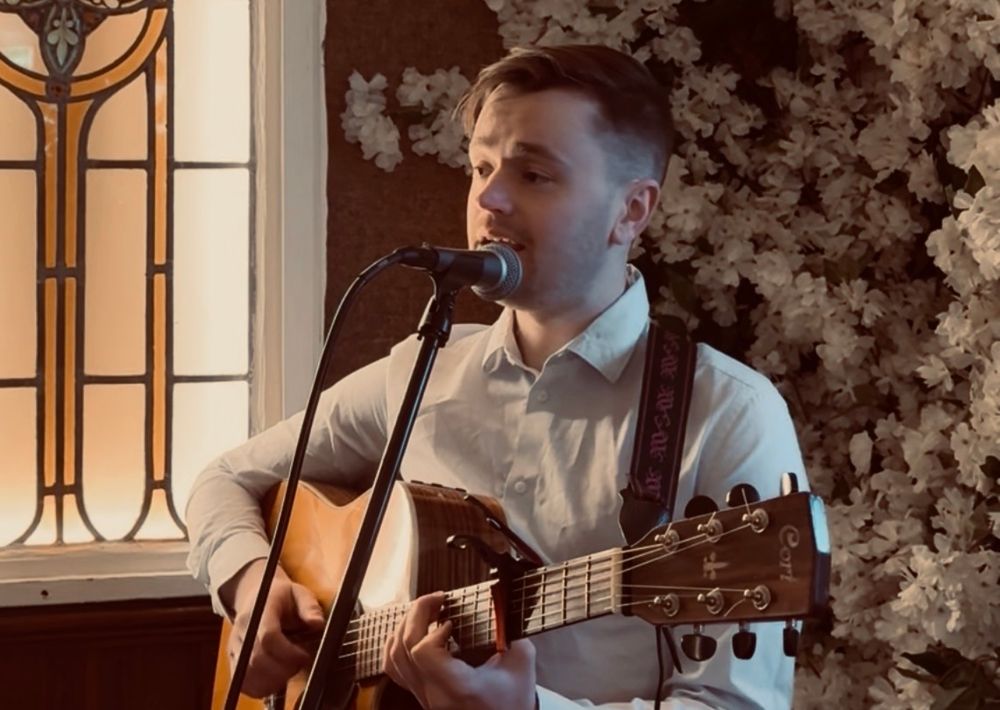 Dublin Wedding Party Singer & Guitarist - Solo singer/guitarist