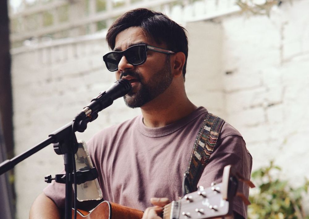 The London Bollywood Singer / Guitarist - Bollywood Singer & Guitarist (with full band option)