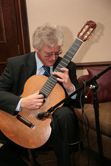 Andy Milner - Spanish / Classical Guitarist 